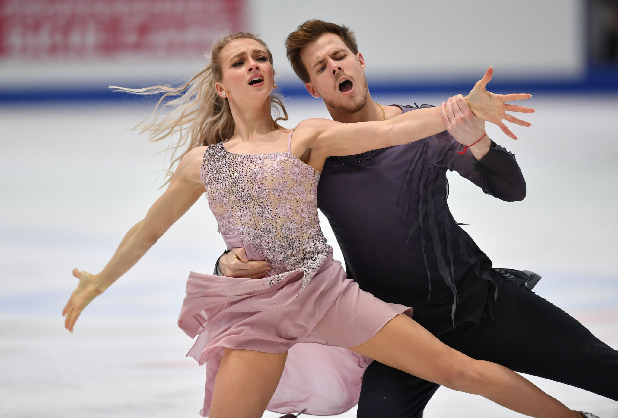 Русия с първо и второ място при танците, Синицина и Кацалапов защитиха титла